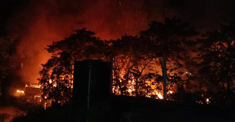 কসবায় অগ্নিকাণ্ডে ৮ দোকান ভস্মীভূত