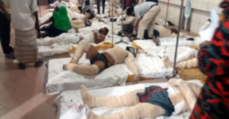 কেরানীগঞ্জে প্লাস্টিকের কারখানায় আগুন, দগ্ধ ৩০