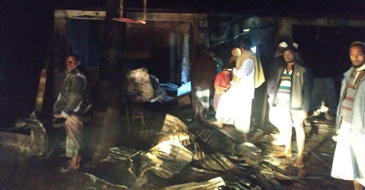 পটুয়াখালীতে আগুনে ভস্মীভূত ১৬ ব্যবসা প্রতিষ্ঠান
