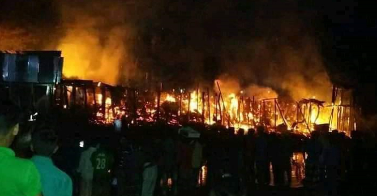মুহূর্তেই পুড়ে গেল ৭০ দোকান