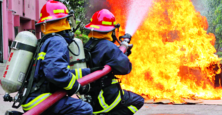 কয়েলের আগুনে ১৪ বসতঘর পুড়ে ছাই