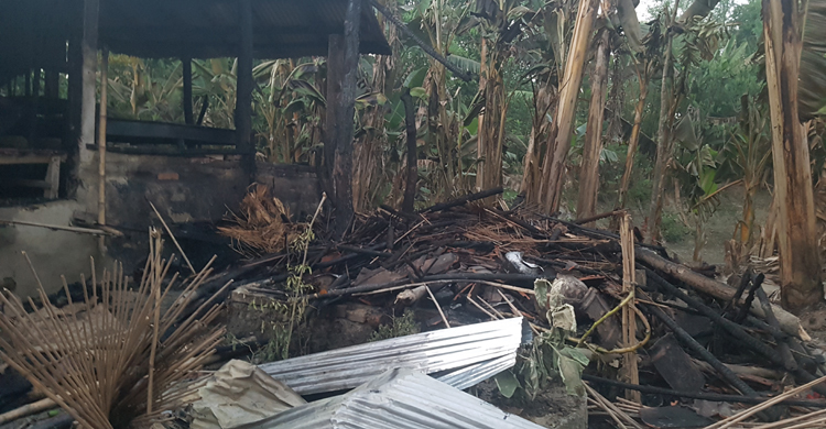 পরনের কাপড় ছাড়া কিছুই থাকল না