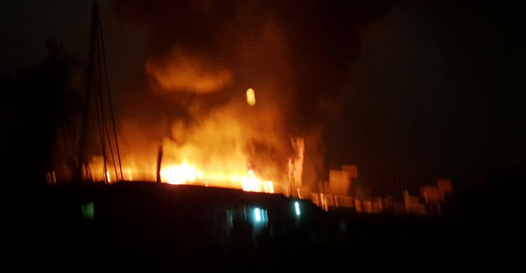 কালিয়াকৈরে আগুনে পুড়ে গেছে শতাধিক দোকান