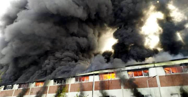 কনকা কারখানার আগুন নিয়ন্ত্রণে, ‘অর্ধশত কোটির’ ক্ষতির আশঙ্কা