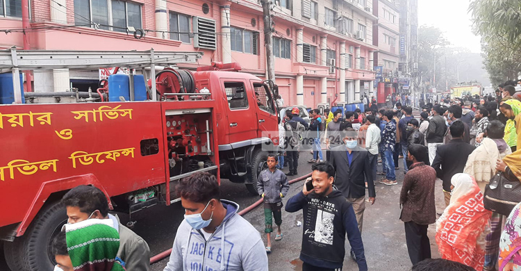 কমলাপুরে পোশাক কারখানার আগুন নিয়ন্ত্রণে