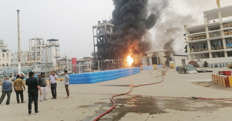শ্রীপুরে কেমিক্যাল কারখানায় ভয়াবহ আগুন