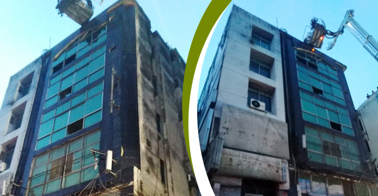১১ ইউনিটের চেষ্টায় ৪০ মিনিটে সার্জিক্যাল মার্কেটের আগুন নিয়ন্ত্রণ