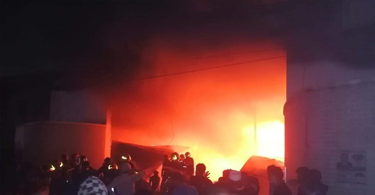 গাজীপুরে কারখানার গুদামে আগুন
