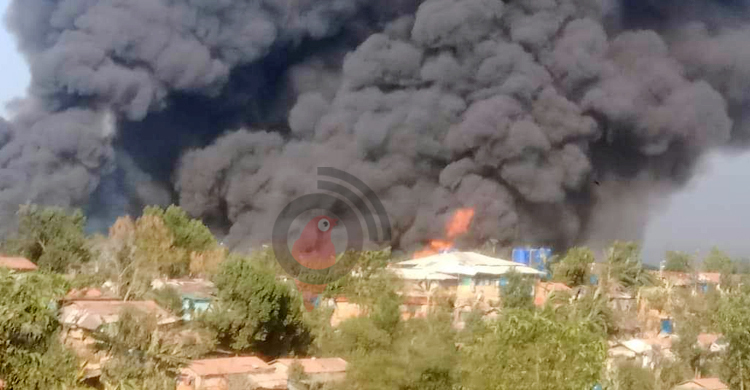 রোহিঙ্গা ক্যাম্পে ফের অগ্নিকাণ্ডে ৩শ বসতি পুড়ে ছাই, শিশুর মৃত্যু