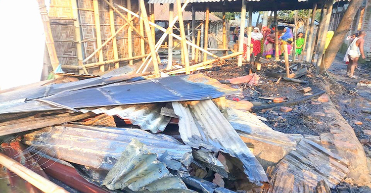 নীলফামারীতে ভয়াবহ অগ্নিকাণ্ড, ৪৫ ঘর ভস্মীভূত