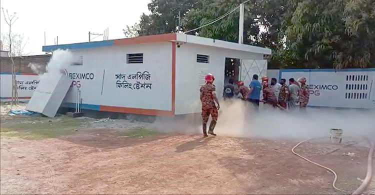 চাঁপাইনবাবগঞ্জে এলপি গ্যাস স্টেশনে বিস্ফোরণ