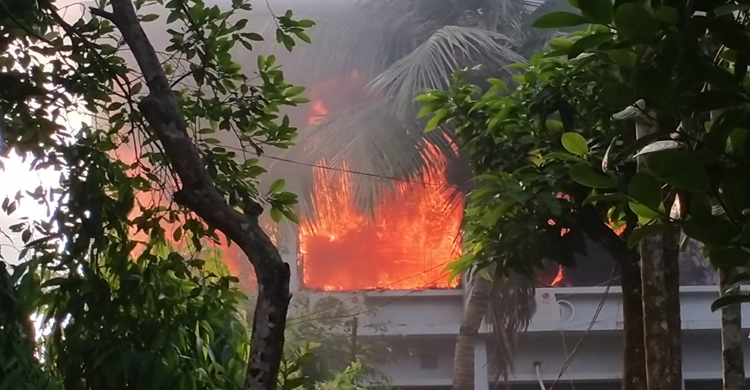 সরিষাবাড়ী উপজেলা নির্বাহী কর্মকর্তার কার্যালয়ে আগুন