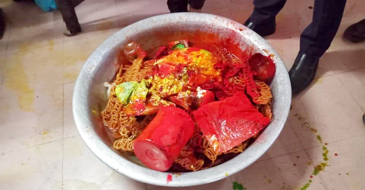 ইফতারসামগ্রীতে কাপড়ের রং ব্যবহার, বেকারিকে জরিমানা