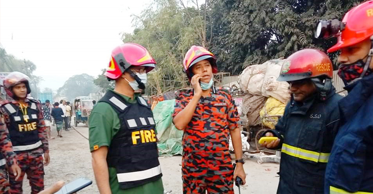 টঙ্গীর মাজার বস্তিতে আগুন