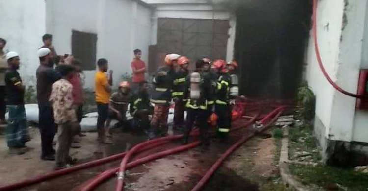 সোনারগাঁয়ে পেপার মিলের আগুন নিয়ন্ত্রণে