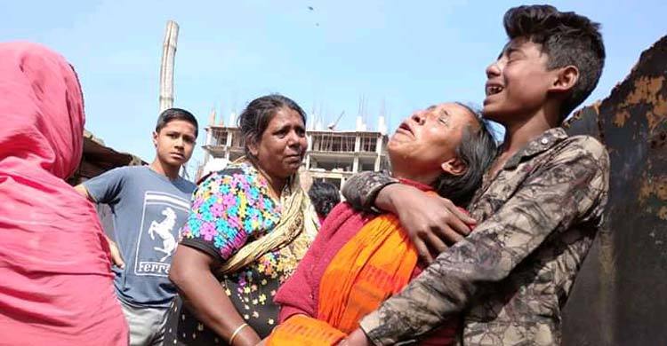 চট্টগ্রামে আগুনে পুড়েছে দেড়শ বস্তিঘর
