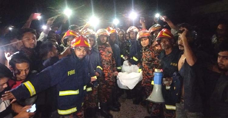 মা-বাবা উদ্ধার হলেও আগুনে মারা যায় শিশুসন্তান