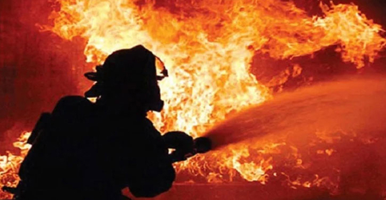 মগবাজারে নির্মাণাধীন ভবনে আগুন