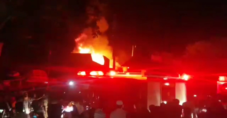 বাজারে আগুন, ২১ দোকান পুড়ে ছাই