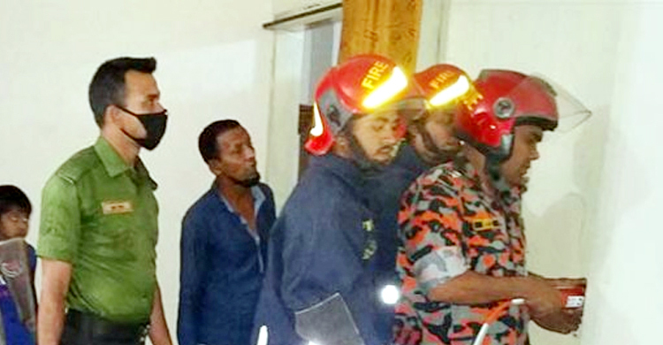 ঘরে আটকে পড়া শিশুকে উদ্ধার করল ফায়ার সার্ভিস