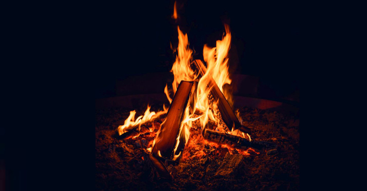 শীতে আগুন পোহাতে গিয়ে প্রাণ গেল বৃদ্ধার