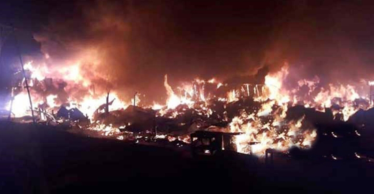 ফতুল্লার ইসদাইর বাজারে আগুন