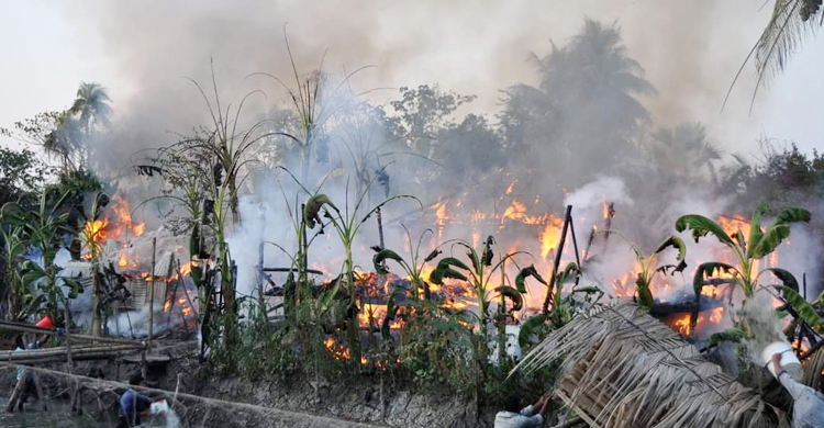 নিমিষেই নিঃস্ব ৩ পরিবার