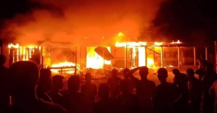 কুড়িগ্রামে আগুনে ৬ দোকান পুড়ে ৩০ লাখ টাকার ক্ষতি
