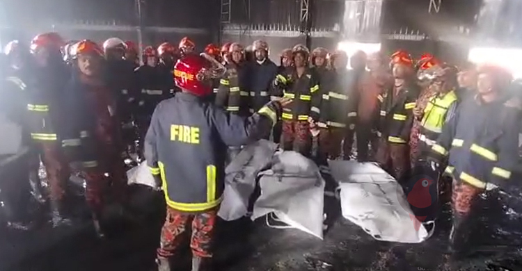 সান্তাহারে প্লাস্টিক কারখানায় আগুন, ৫ জনের মরদেহ উদ্ধার