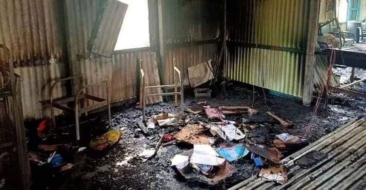 কুমিল্লায় দুর্বৃত্তদের আগুনে পুড়লো কলেজ