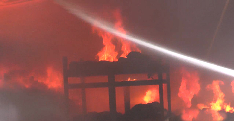 গাজীপুরে টেক্সটাইল মিলে ভয়াবহ অগ্নিকাণ্ড