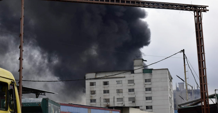 রূপগঞ্জে কারখানার আগুন নিয়ন্ত্রণে আসেনি, এখনও নিখোঁজ অনেকে