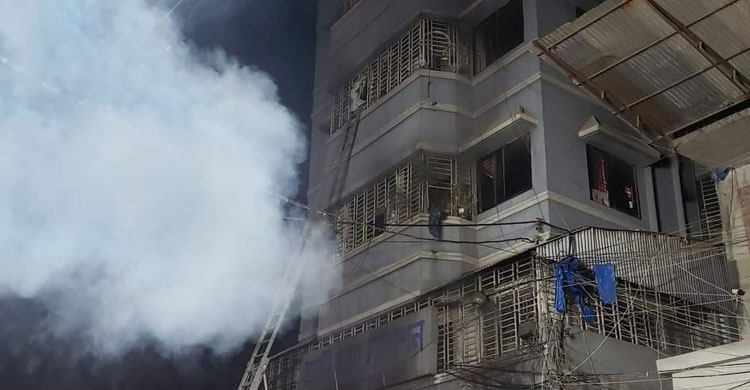 কেমিক্যাল গোডাউনের আগুনে প্রাণ গেল আরও একজনের