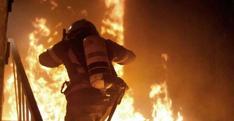 Fire breaks out at 6-storey building in Banani