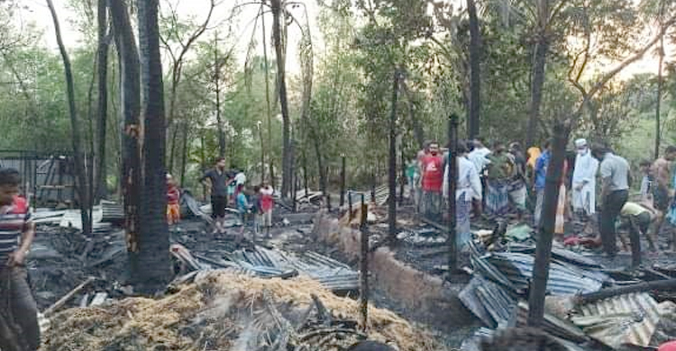 শিবচরে আগুনে পুড়ে ১০ বসতঘর ছাই
