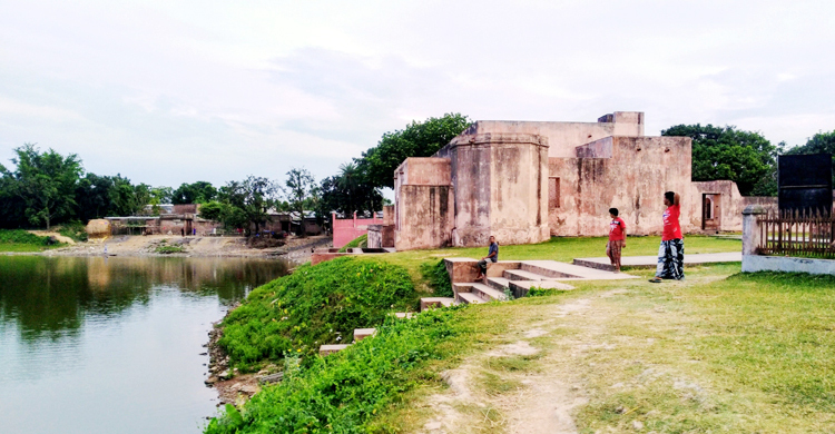 ছিপ দিয়ে মাছ ধরতে গুনতে হবে ১৫ হাজার টাকা