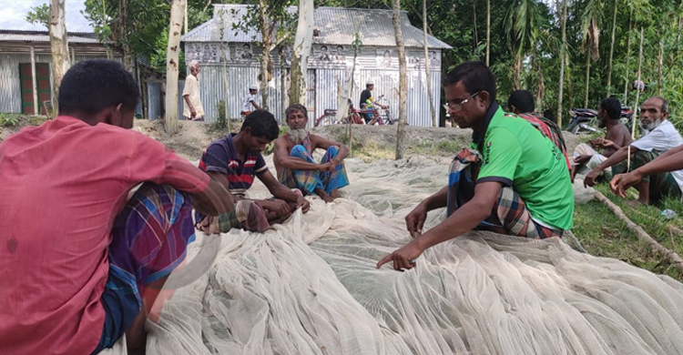 ‘বন্যায় কামাই একেবারে বন্ধ’