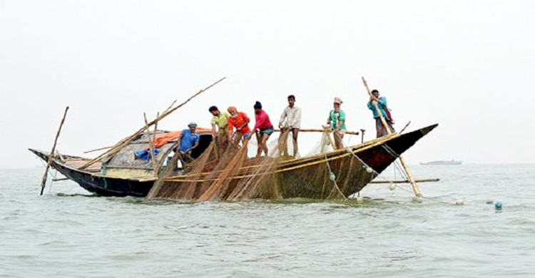 কাল থেকে ৬ জেলায় দুই মাস মাছ ধরা নিষিদ্ধ