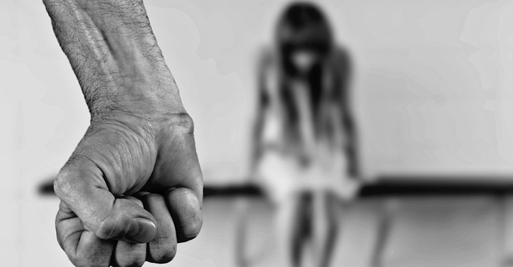 মাদারীপুরে গলায় ছুরি ঠেকিয়ে ৭ বছরের শিশুকে ধর্ষণ