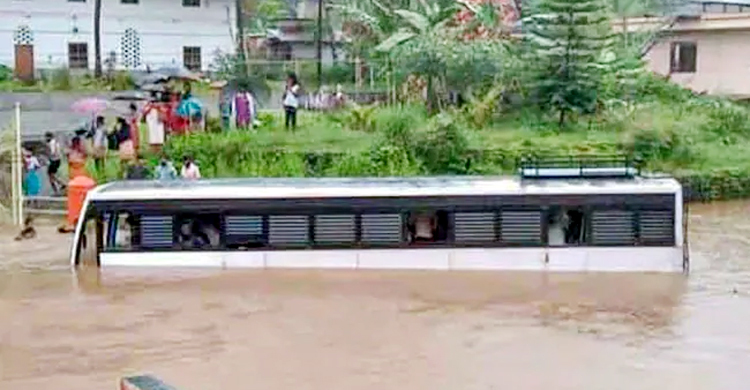 কেরালায় ভারি বৃষ্টি: ভূমিধসে ৬ জনের মৃত্যু, নিখোঁজ বহু