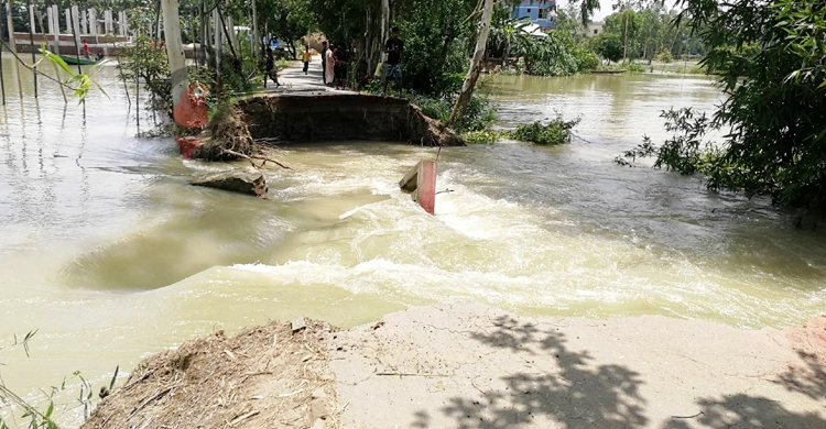 বন্যায় মৃতের সংখ্যা বেড়ে ৭৩