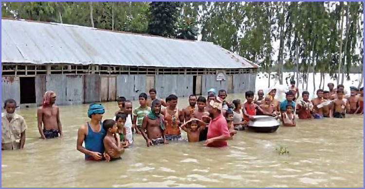 বন্যাকবলিতদের মাঝে ১১ হাজার ৩৩৬ টন চাল বিতরণ