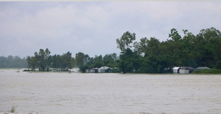 ৪ নদীর পানি বিপৎসীমার উপরে