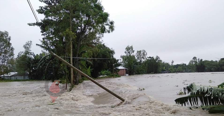 ভেঙে গেলো তিস্তার ফ্লাড বাইপাস সড়ক, রেড অ্যালার্ট জারি