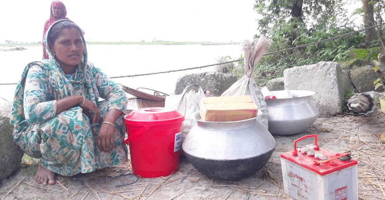তিস্তা-ধরলার পাড়ে ভিটেহারা মানুষের কান্নার রোল