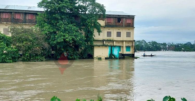 Flood in Sylhet, Sunamganj: Navy also joins rescue operations