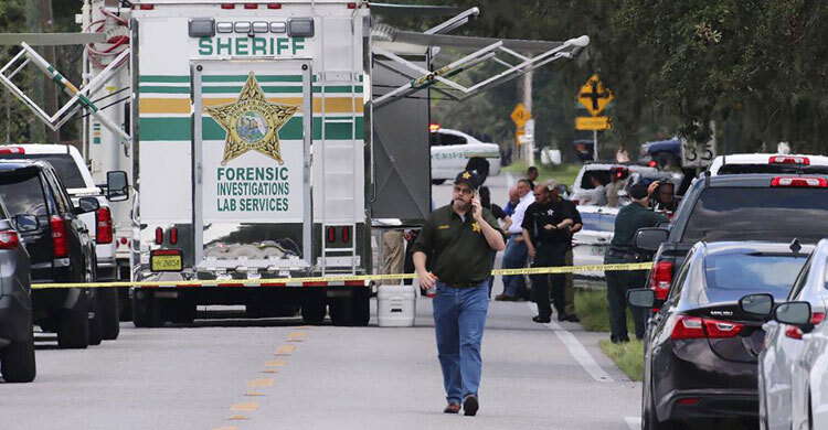 Florida gunman kills 4, including mom still holding baby