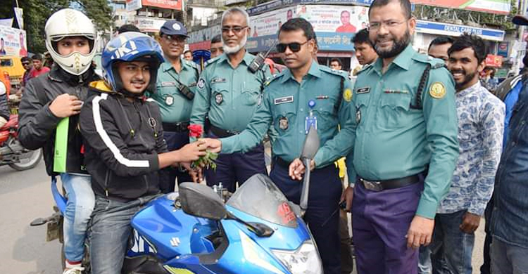 কাগজপত্র ঠিক থাকলে ফুল, না থাকলেই মামলা