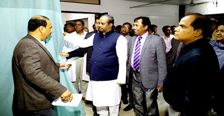 পর্দা কেলেঙ্কারি : ফরিদপুর মেডিকেলে সংসদীয় কমিটি