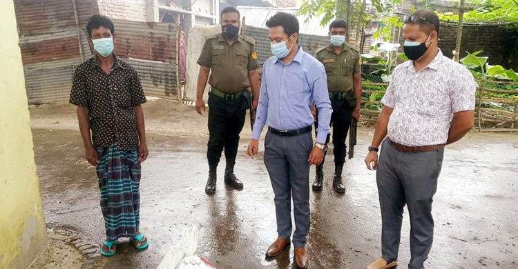 জরুরি সেবার ফোন পেয়ে খাদ্য নিয়ে হাজির ইউএনও